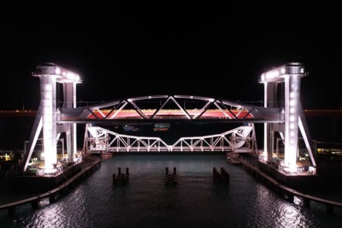 train-services-suspended-from-rameswaram-after-new-pamban-bridge-faces-technical-glitch