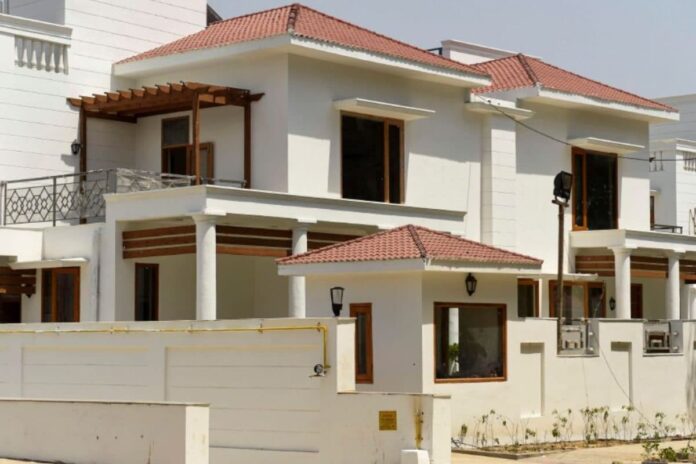 small-room-to-no-room:-what-other-countries-give-their-mps-vs-what-india-bestows