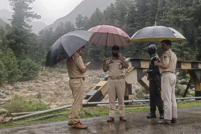 kishtwar-cloudburst:-pilgrims-were-eating-langar,-resting-next-to-nullah-when-flash-floods-hit