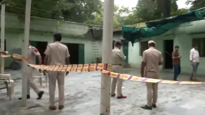 6-dead,-several-trapped-as-wall-collapses-inside-delhi’s-humayun’s-tomb-complex