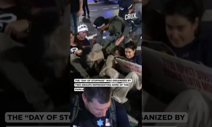 gal-gadot-visits-hostages-square-amid-strike-in-israel,-sirens-blare-amid-tel-aviv-rally