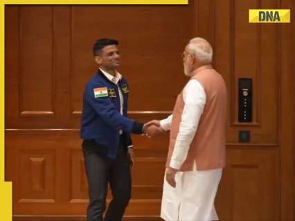 watch:-shubhanshu-shukla-meets-pm-modi,-shares-moments-of-his-space-mission,-gifts-him…