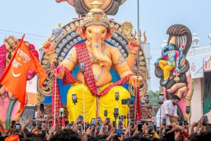 ganesh-chaturthi-2025-live:-schools-closed-in-some-states,-celebrations-from-tomorrow-across-india