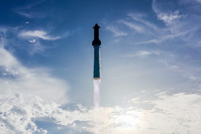 starship-megarocket-splashes-down-in-indian-ocean-as-planned-|-watch