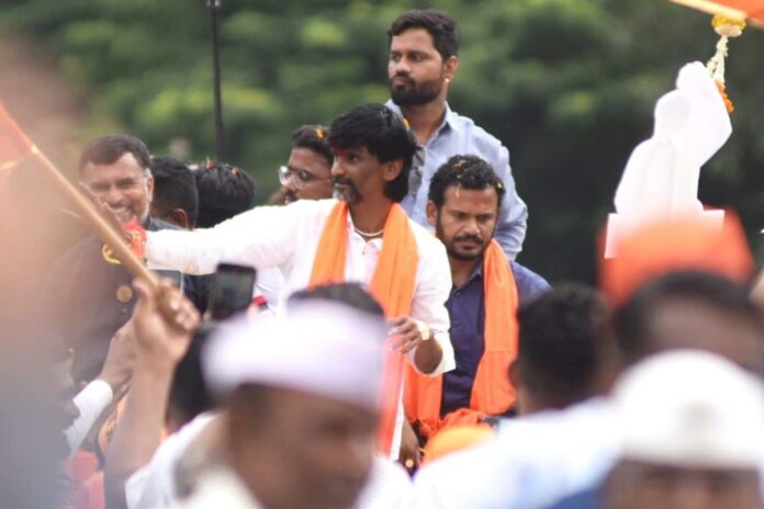 manoj-jarange’s-maratha-quota-protest-enters-day-2,-traffic-snarls-likely-in-mumbai-|-top-points