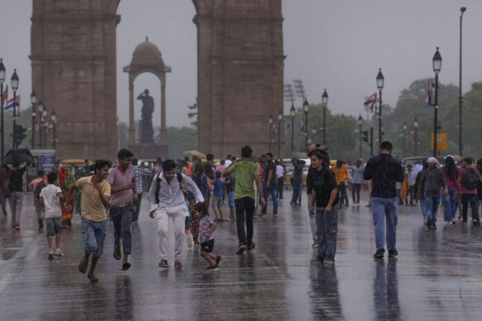 weather-today-live-updates:-flood-warning-in-delhi-after-heavy-rain,-waterlogging-chokes-gurugram