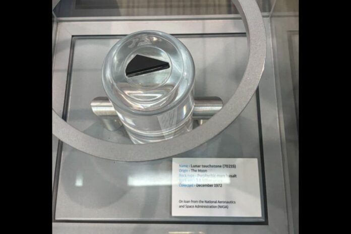 at-canberra’s-lunar-rock-exhibit,-you’re-just-one-touch-away-from-the-moon