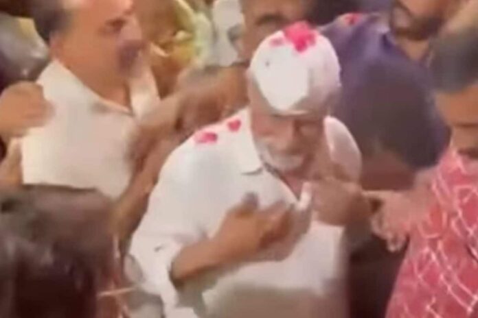 gangster-arun-gawli-returns-home-to-grand-welcome-with-flower-petals-after-bail-|-video