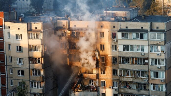 russian-strikes-damage-cabinet-building-in-kyiv;-ukraine-attacks-oil-pipeline