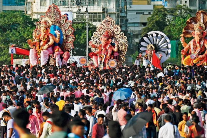 1-killed,-5-injured-after-coming-in-contact-with-live-wire-during-ganesh-visarjan-in-mumbai