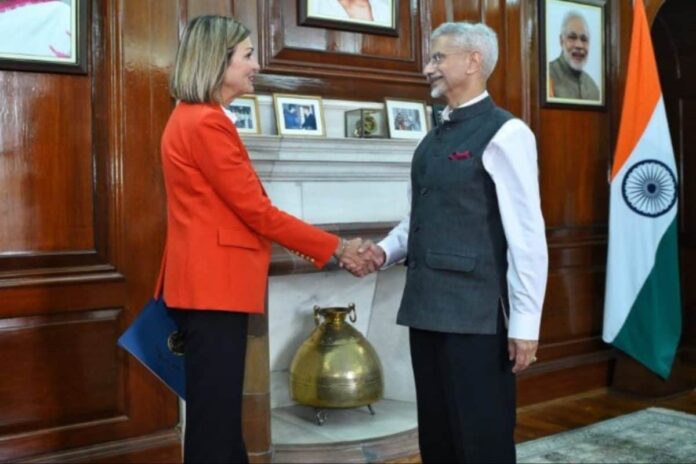 ‘discussed-india-us-ties’:-eam-jaishankar-meets-iowa-governor-kim-reynolds-amid-tariff-row