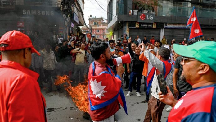 live:-protesters-torch-nepal-president,-pm’s-homes;-ministers-flown-to-airport