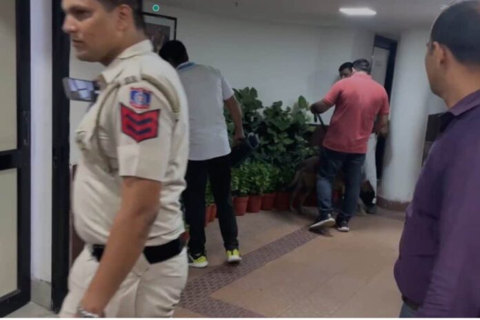 bomb-threat-email-targets-delhi-cm-secretariat,-police-suspect-hoax