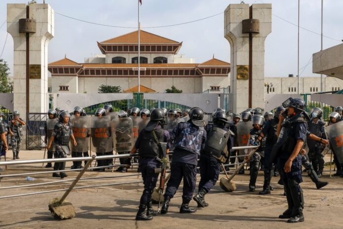 news18-afternoon-digest:-protests-in-nepal,-sunjay-kapur-inheritance-dispute-&-other-stories