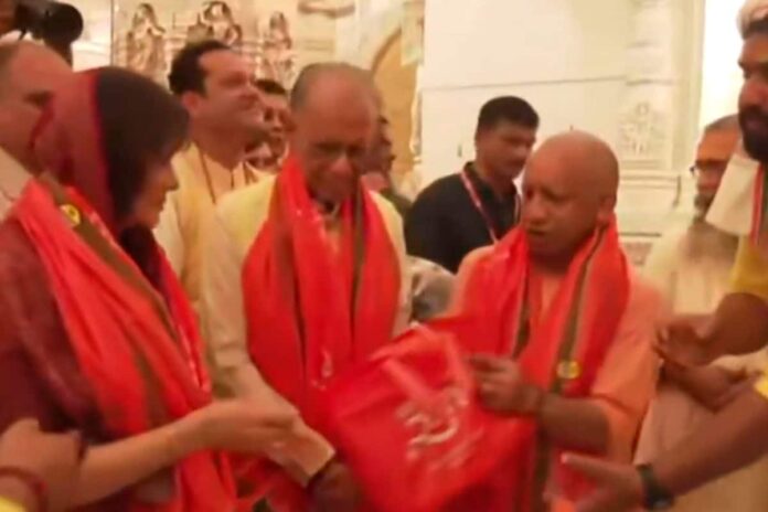 mauritius-pm-offers-prayers-at-ram-temple-in-ayodhya,-cm-yogi-adityanath-present-with-him-|-watch