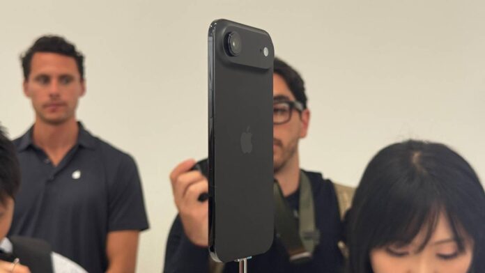 iphone-air-first-look:-modestly-compact,-surprisingly-powerful-and-refreshingly-optimistic