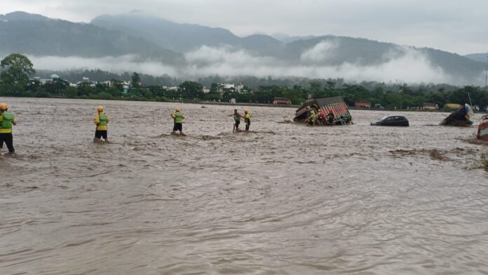 7-dead-in-landslide,-cloudburst-as-relentless-rain-paralyses-states-across-india