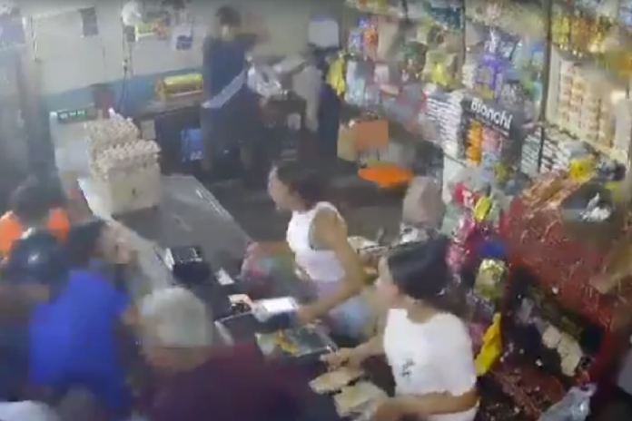 people-buying-groceries-run-for-cover-as-6.3-magnitude-earthquake-strikes-venezuela-|-video